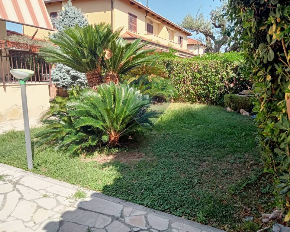 Villa in vendita a Giugliano in Campania via San Nullo, 180