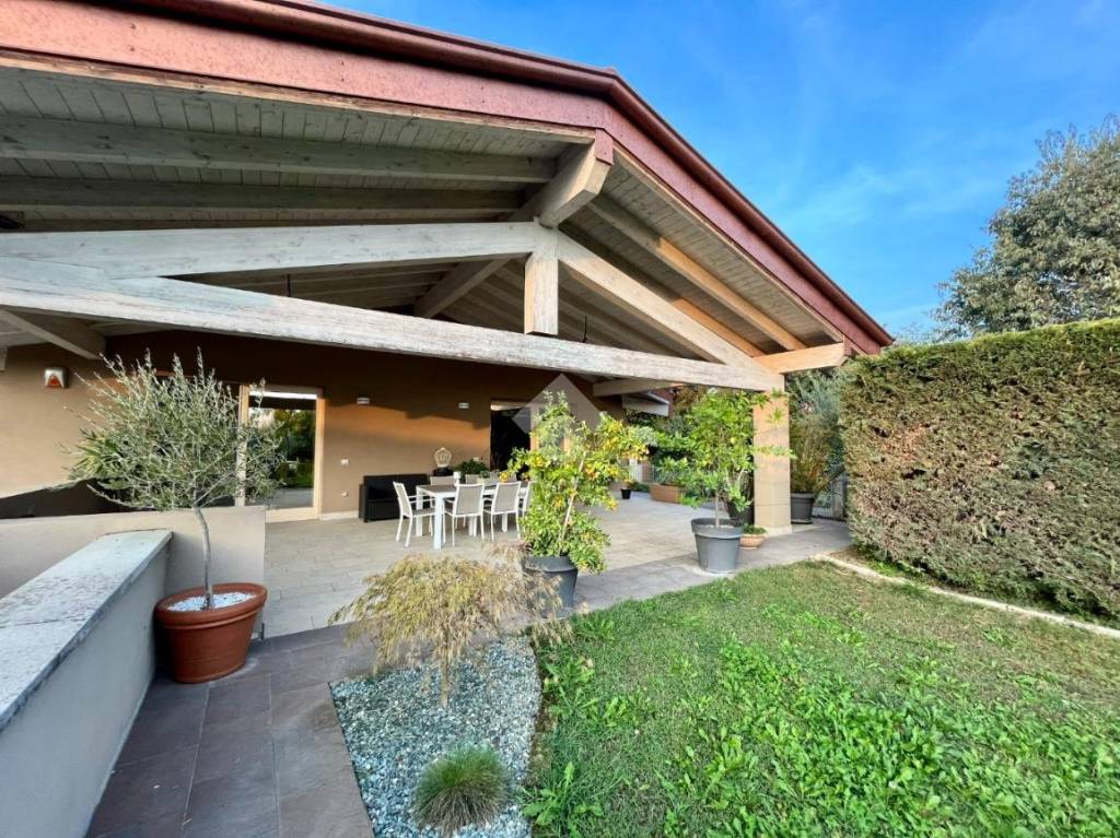 Villa Bifamiliare in vendita a Quinzano d'Oglio via Giacinto Bardetti, 3
