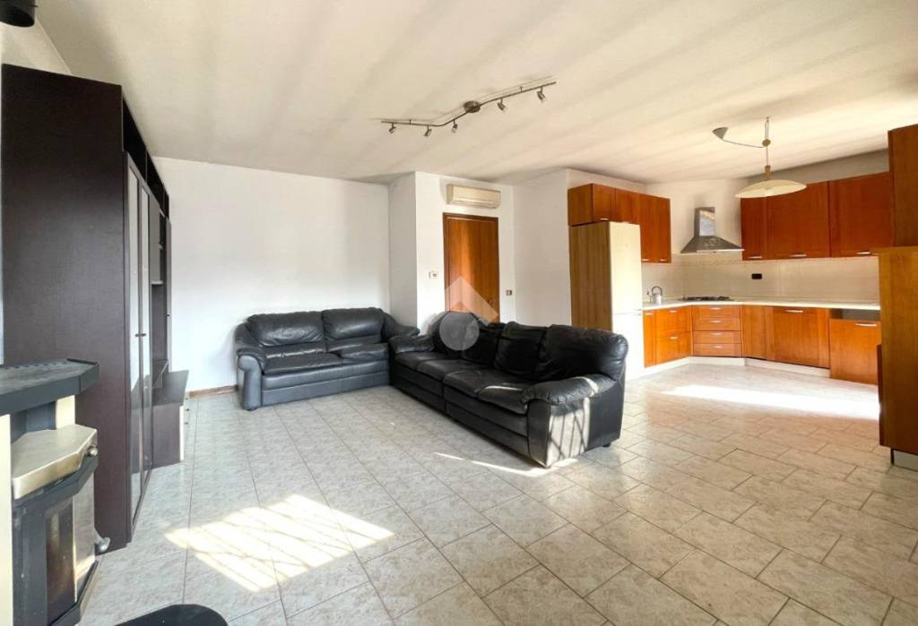 Appartamento in vendita a Vertemate con Minoprio via I. Guaita, 32