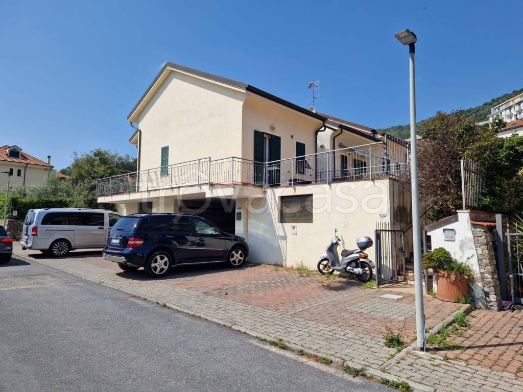 Villa a Schiera in vendita ad Andora via Marchesi del Vasto, 6