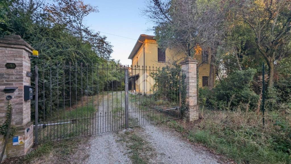 Villa in vendita a Gattatico via r. Setti, 6