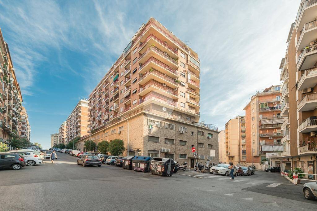 Appartamento in vendita a Roma via Renzo Rossi, 87
