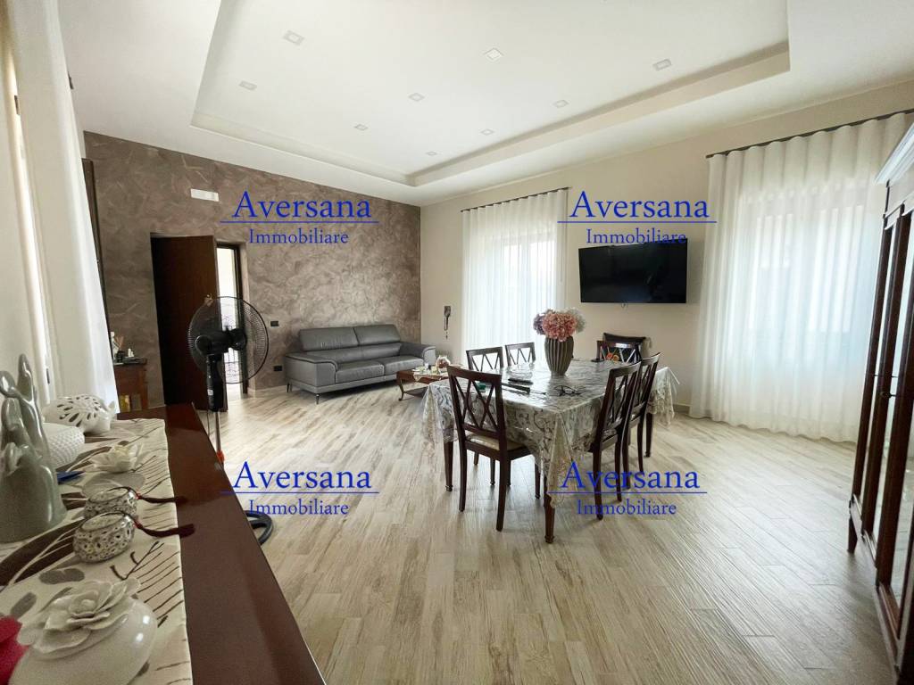 Appartamento in vendita a Parete via Vittorio Veneto, 45