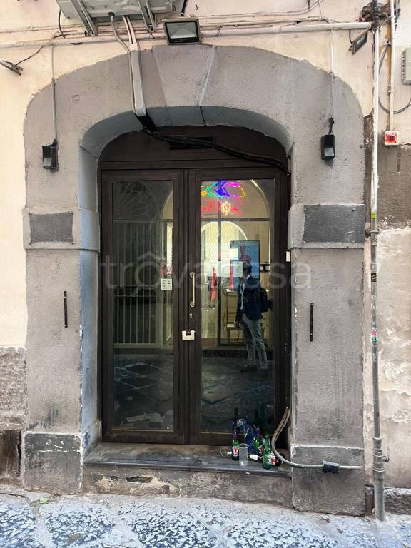Negozio in affitto a Napoli vicoletto Belledonne, 21