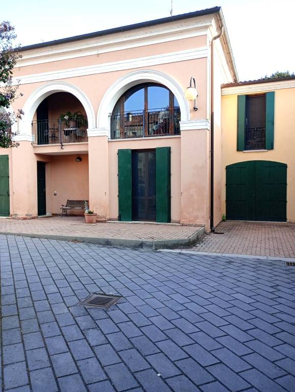 Casa Indipendente in vendita ad Arquà Polesine piazza Umberto I, 1