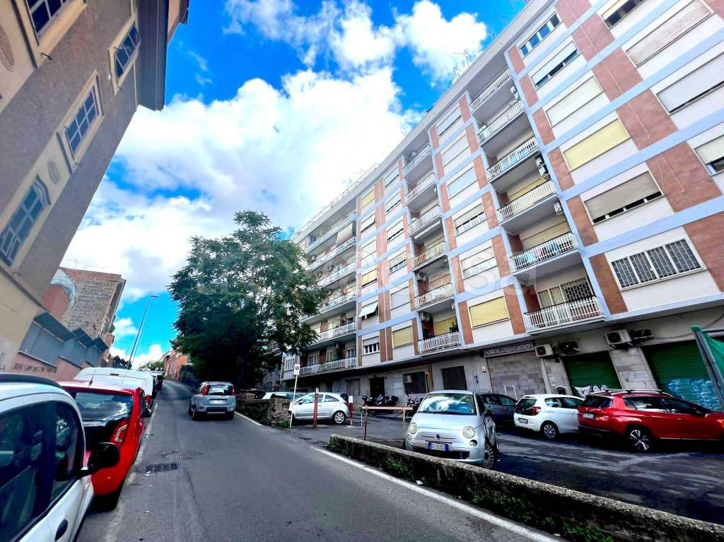 Appartamento in vendita a Roma via Capua, 6