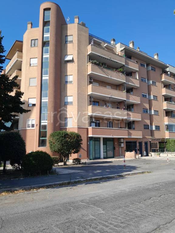 Appartamento in vendita a Roma viale Galvano della Volpe, 61