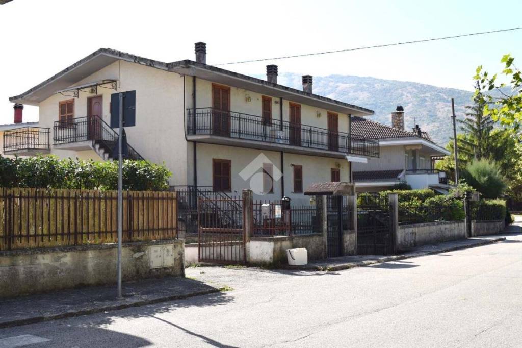 Villa Bifamiliare in vendita a Tagliacozzo via della stazione