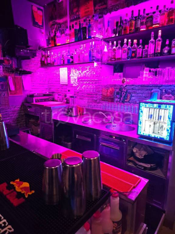 Bar in in vendita da privato a Bari viale Unità d'Italia, 14