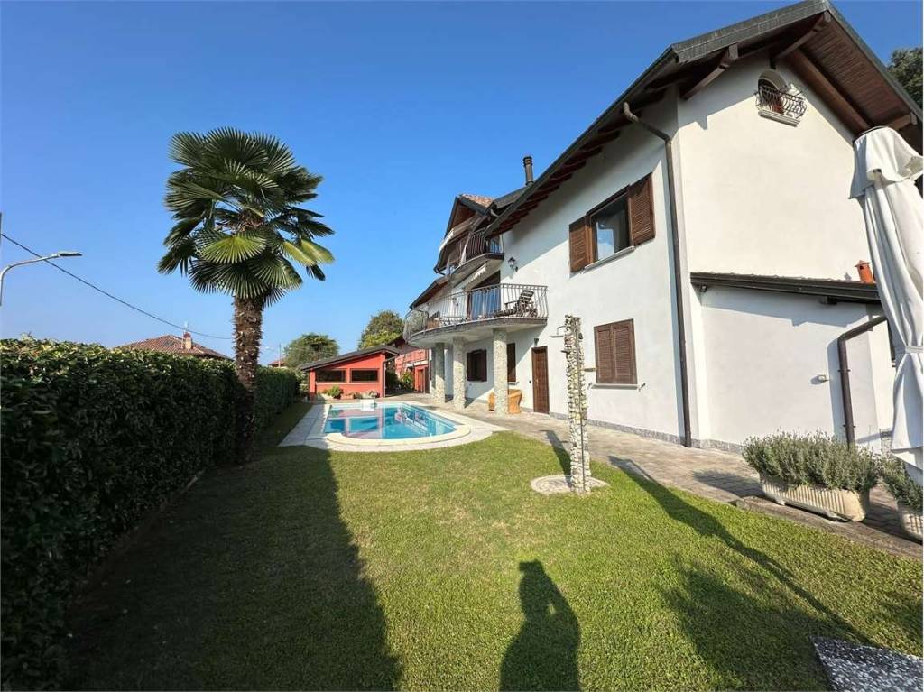 Villa in vendita a Ranco via Roncaccio