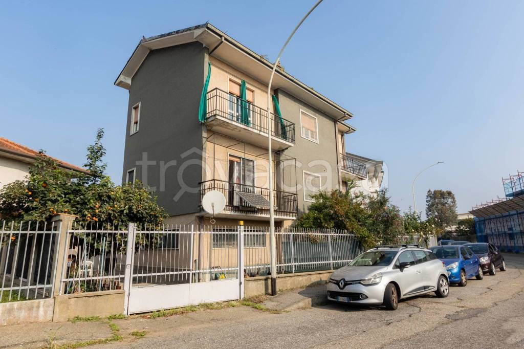Villa Bifamiliare in vendita ad Abbiategrasso via Giuseppe Bollini, 12