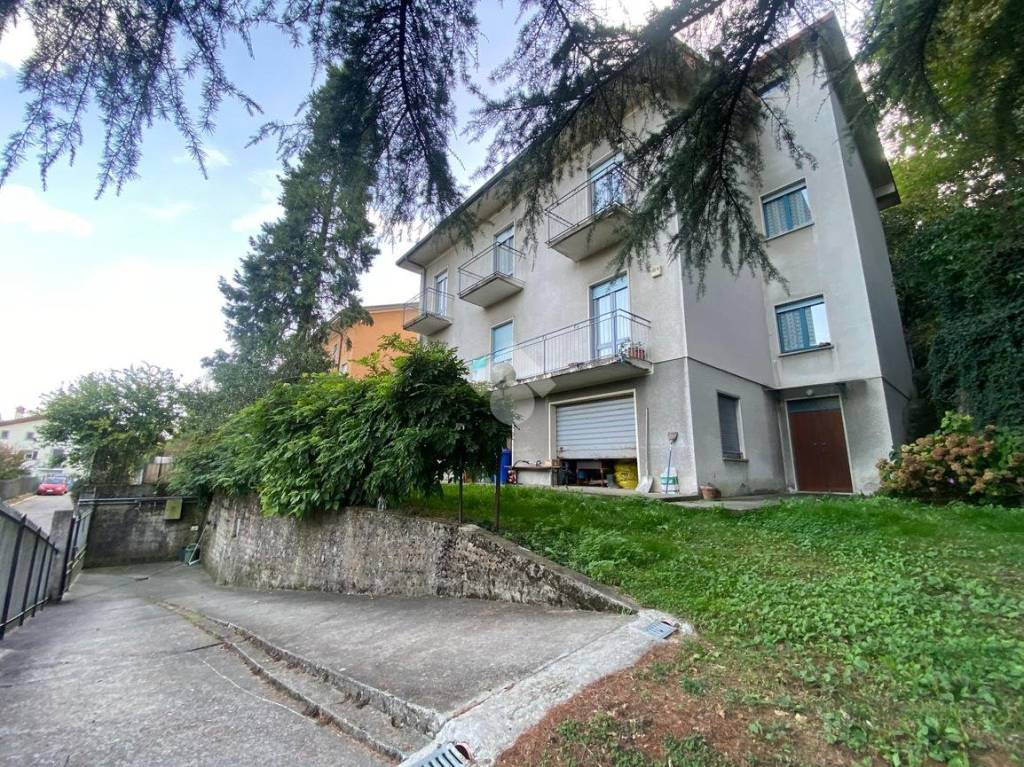 Casa Indipendente in vendita a Bergamo via Valverde, 81