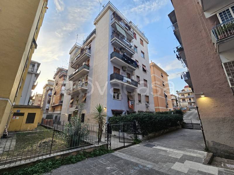 Appartamento in vendita a Roma via Filippo Parlatore