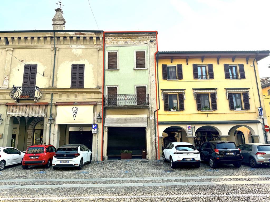 Casa Indipendente in vendita a Orzinuovi piazza Vittorio Emanuele ii, 71