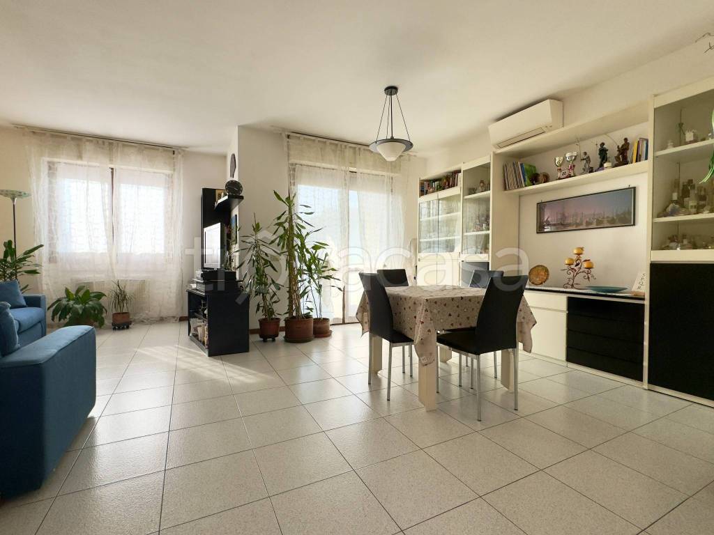 Appartamento in vendita a Cinisello Balsamo via Monte Nevoso, 4