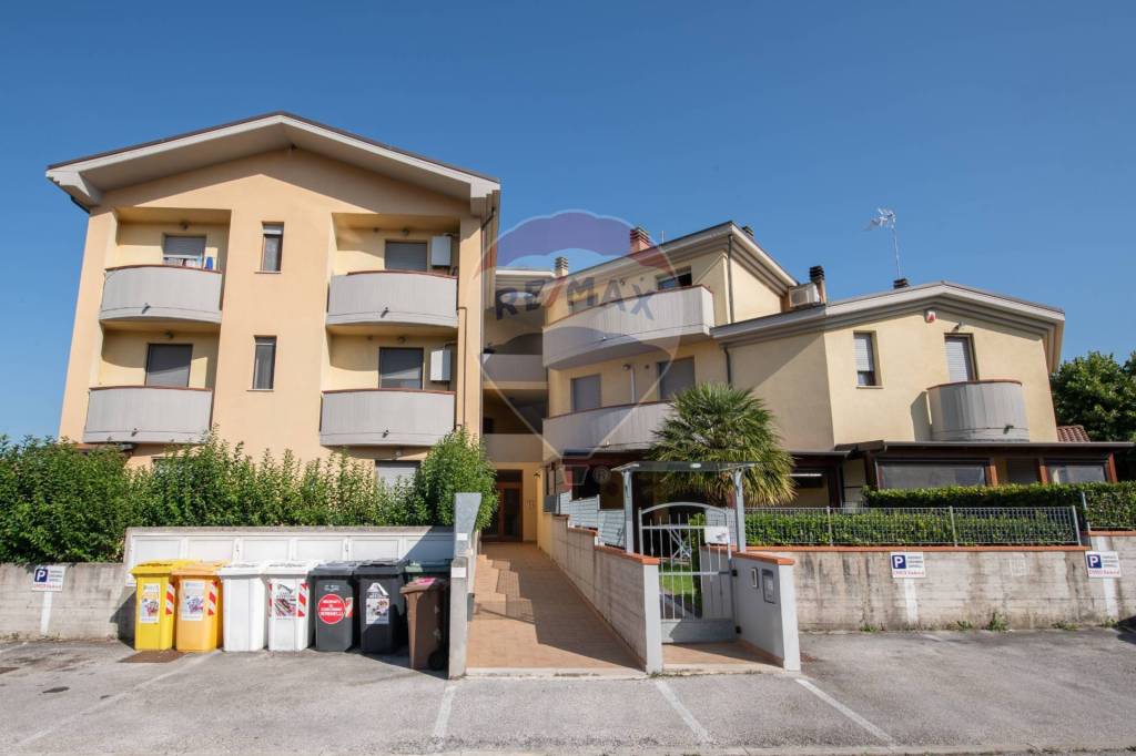 Appartamento in vendita a Trecastelli via Tullio Serenelli, 5