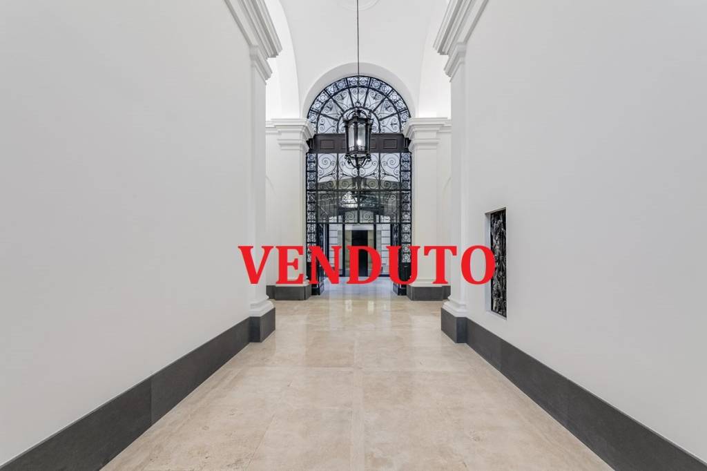 Appartamento in vendita a Roma via Lucrezio Caro, 40