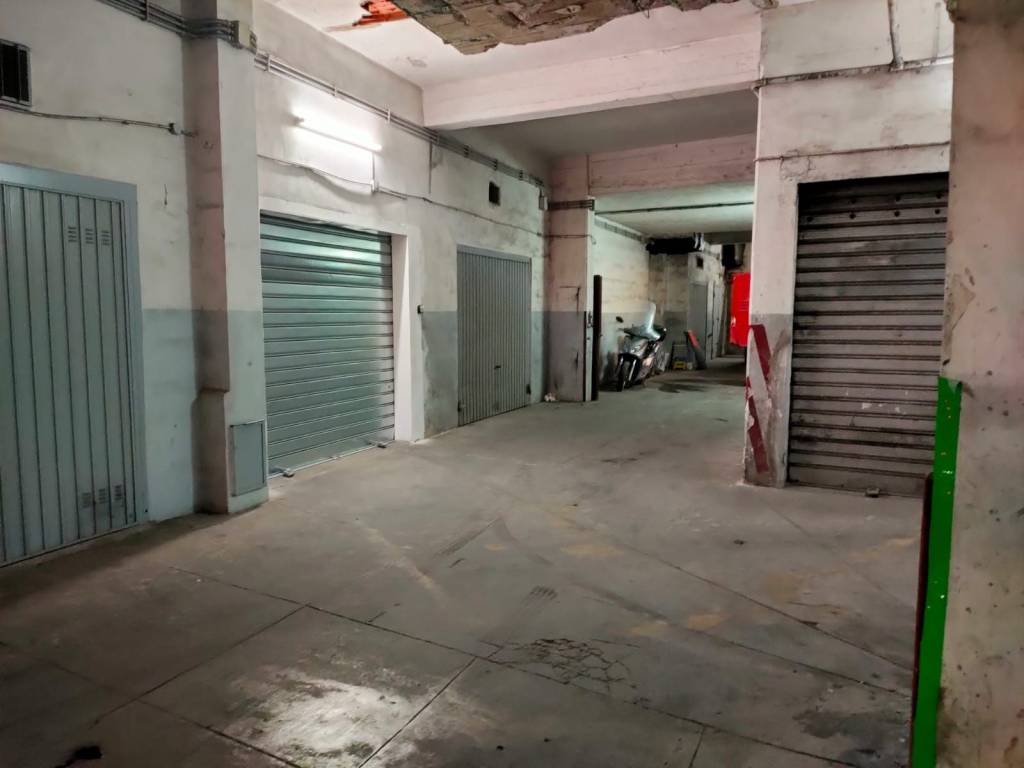 Garage in vendita a Palermo via Maestri del Lavoro