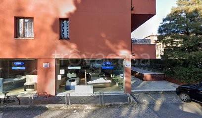Magazzino in vendita a Varese viale Padre Gian Battista Aguggiari, 77
