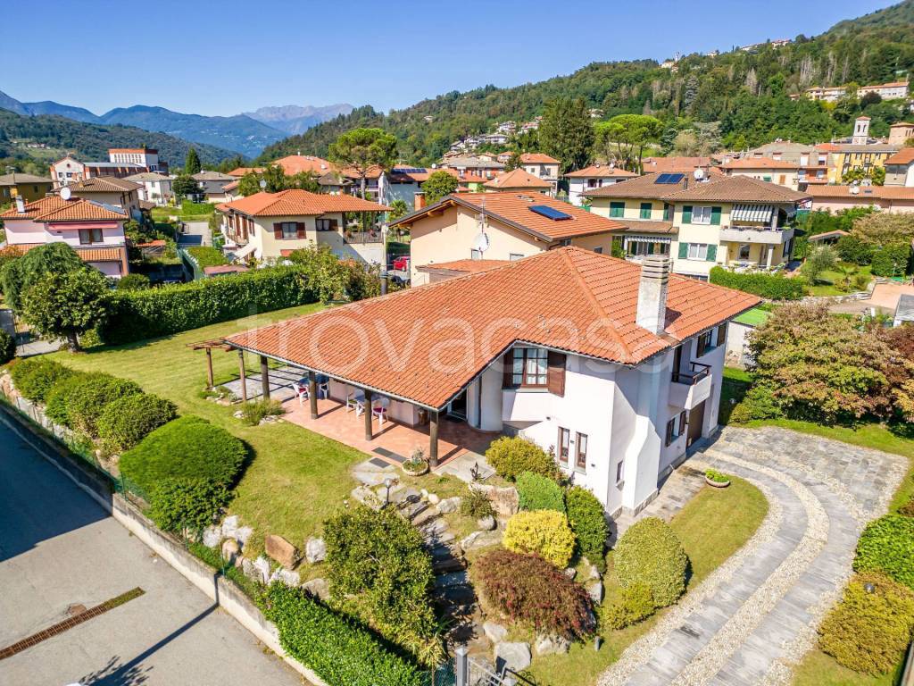 Villa in vendita a Grantola via Alcide De Gasperi, 1