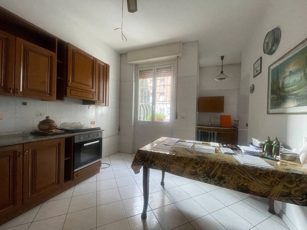 Appartamento in vendita a Milano via Fratelli Rosselli, 24