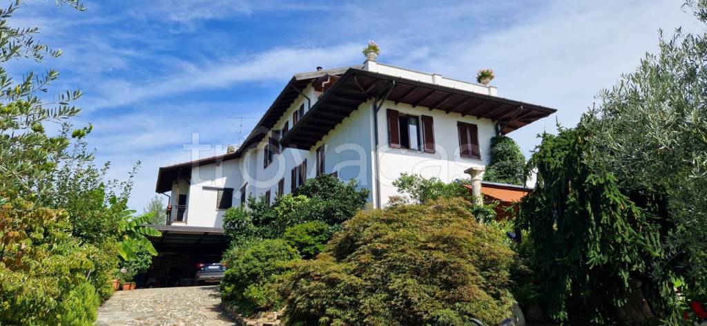 Casale in vendita a Varese via della Fornace