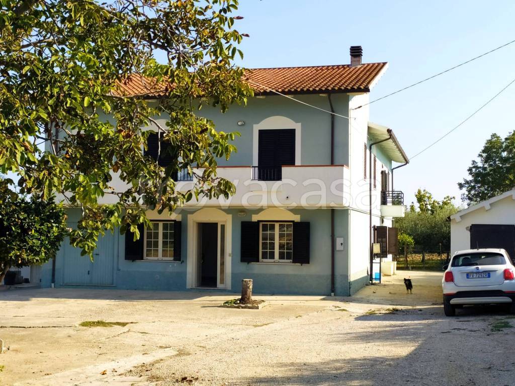 Villa Bifamiliare in vendita a Collecorvino via San Nicola