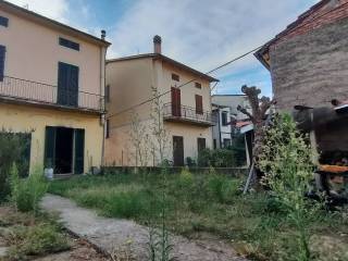 Casa indipendente in vendita a prato via 27 aprile