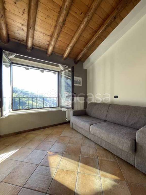 Appartamento in vendita a Oneta via Santuario del Frassino, 12