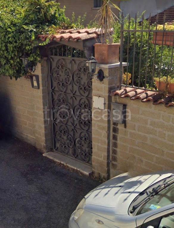 Appartamento in in vendita da privato a Roma via delle Lucarie, 110