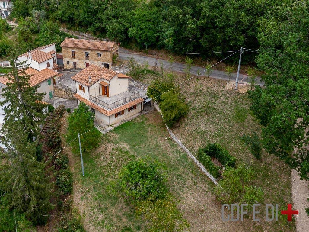 Villa in vendita a Cantalice via Giacomo Matteotti