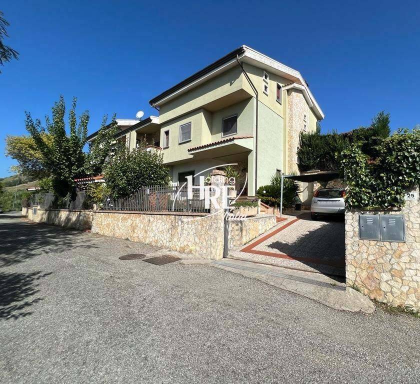 Villa a Schiera in vendita a Castrolibero via Carlo Pisacane, 21/22
