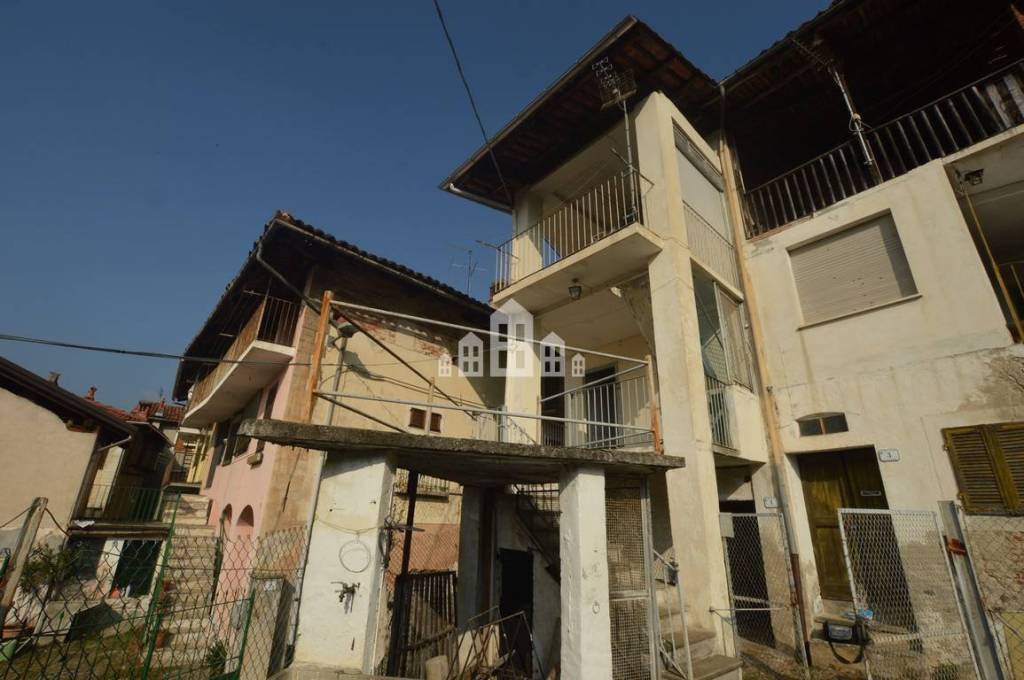 Casa Indipendente in vendita a Val di Chy via Vittorio emanuele ii, 5