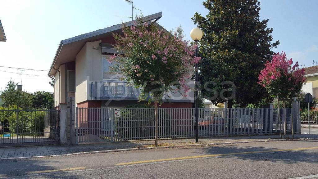 Villa in in vendita da privato a Quistello via Romeo Romei, 27