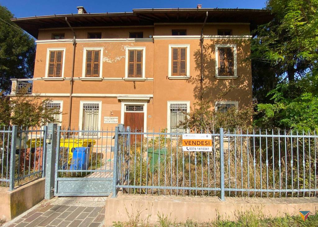 Villa Bifamiliare in vendita a Borgo Virgilio via Roma, 23