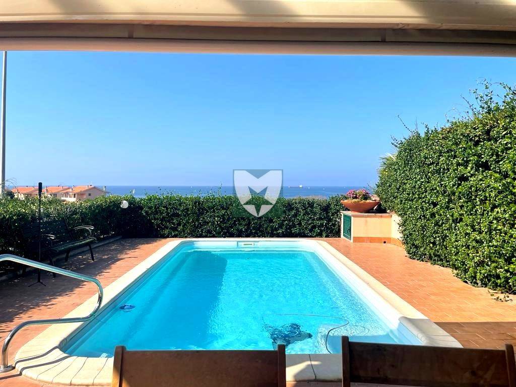 Villa Bifamiliare in vendita a Santa Marinella via Mar Mediterraneo