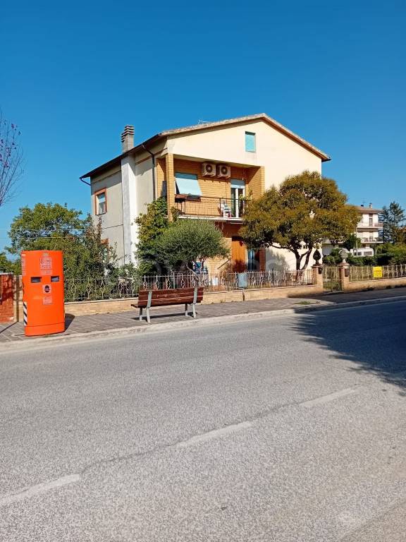 Appartamento in vendita a Colmurano viale Edmondo De Amicis, 89