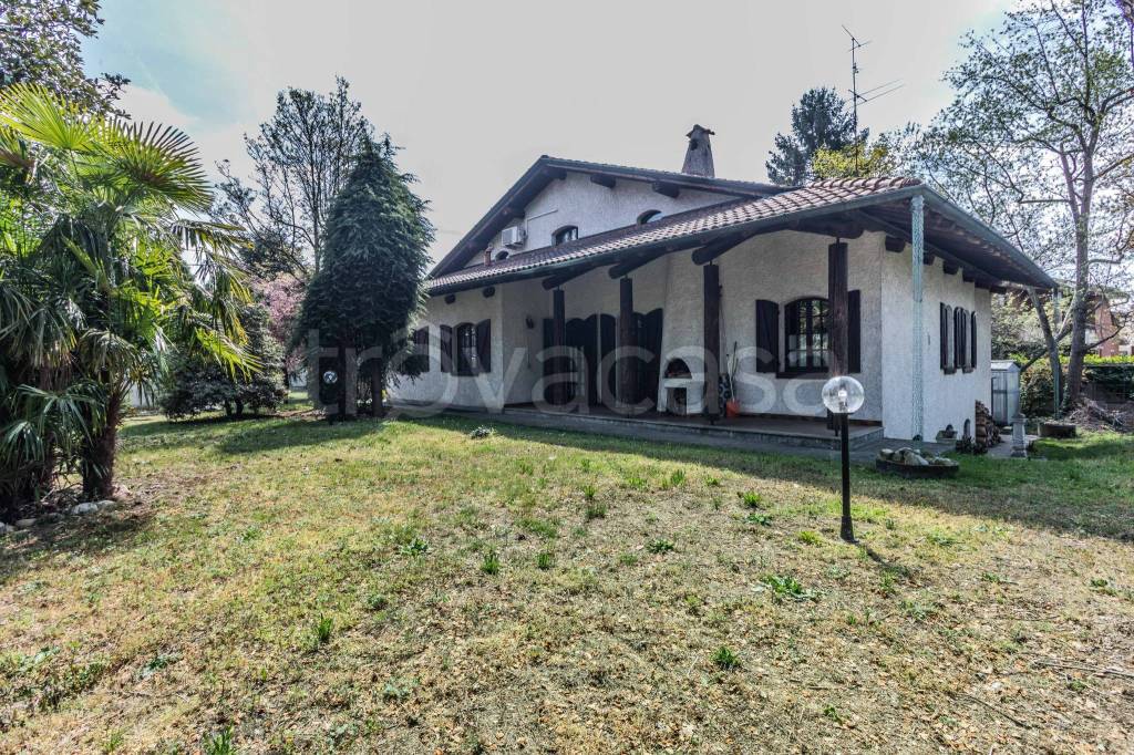Villa in vendita a Cislago via Libertà, 397
