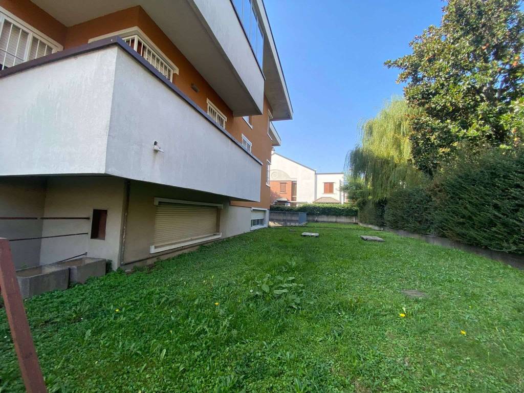 Appartamento in vendita a Monza via Bellinzona 5
