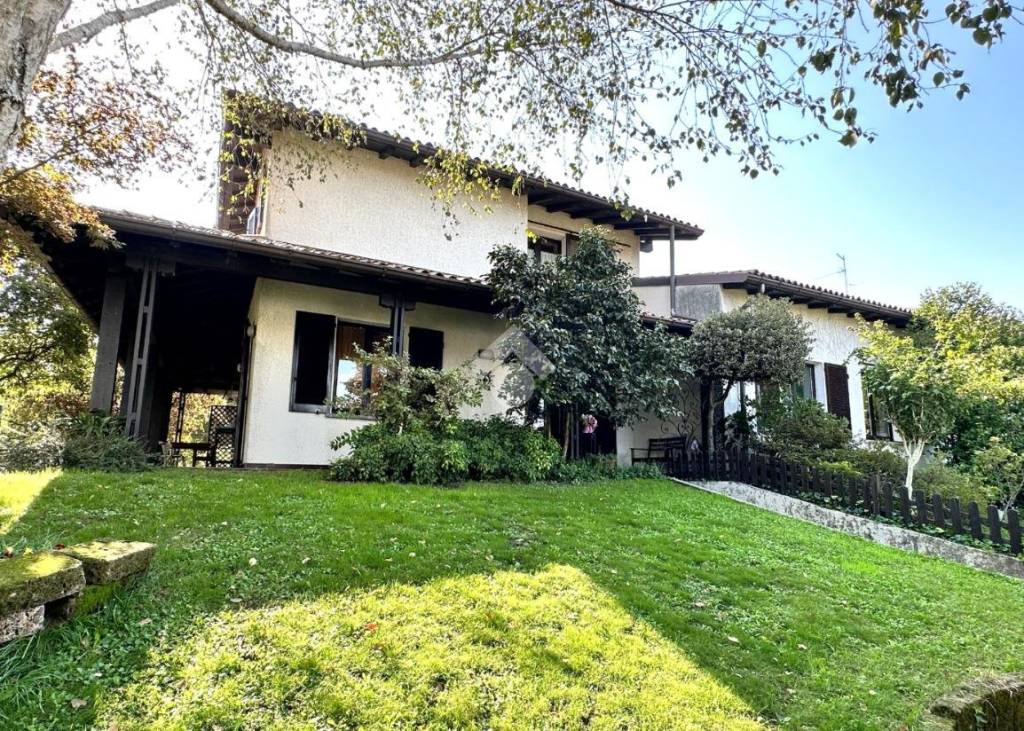 Villa Bifamiliare in vendita a Usmate Velate via San Luigi