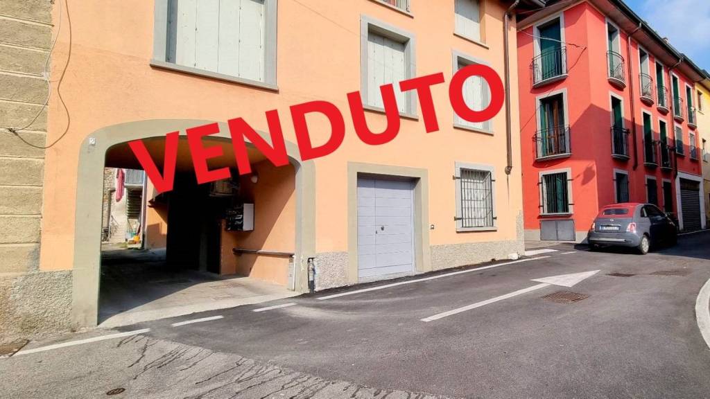 Ufficio in vendita a Capriate San Gervasio piazza Vittoria
