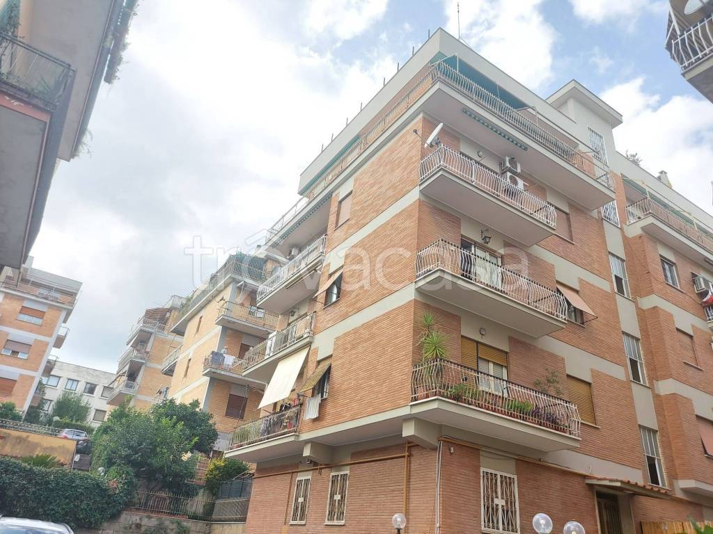 Appartamento in vendita a Roma via Pico