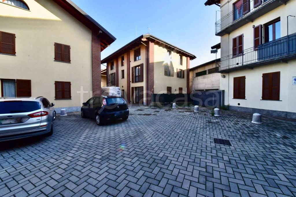 Appartamento in vendita a Fenegrò via Giuseppe Garibaldi, 9
