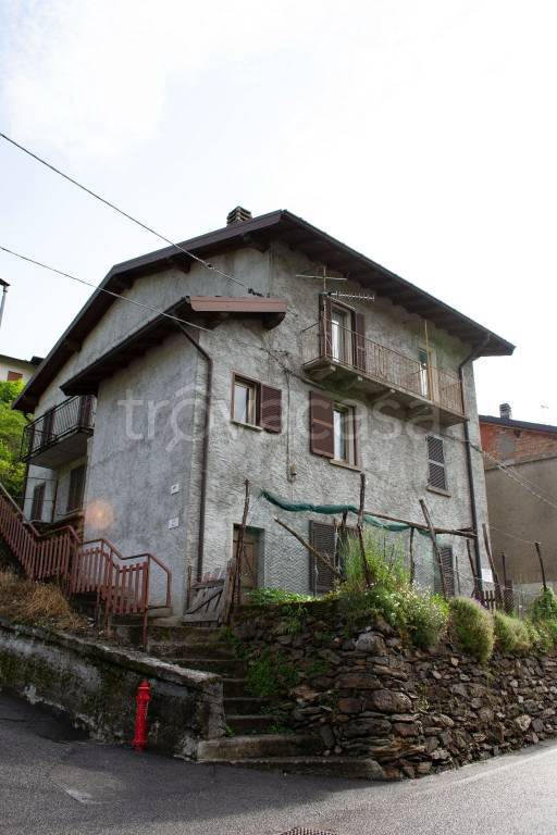 Rustico in in vendita da privato a San Nazzaro Val Cavargna via Forni Vecchi