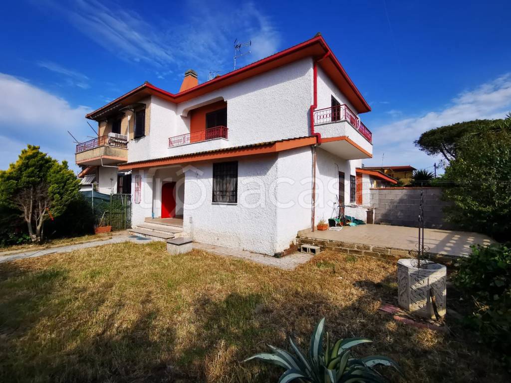Villa Bifamiliare in vendita ad Ardea via Sassari, 35