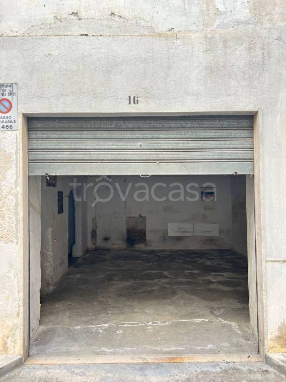 Garage in vendita a Gioia del Colle via Filippo Romano, 16