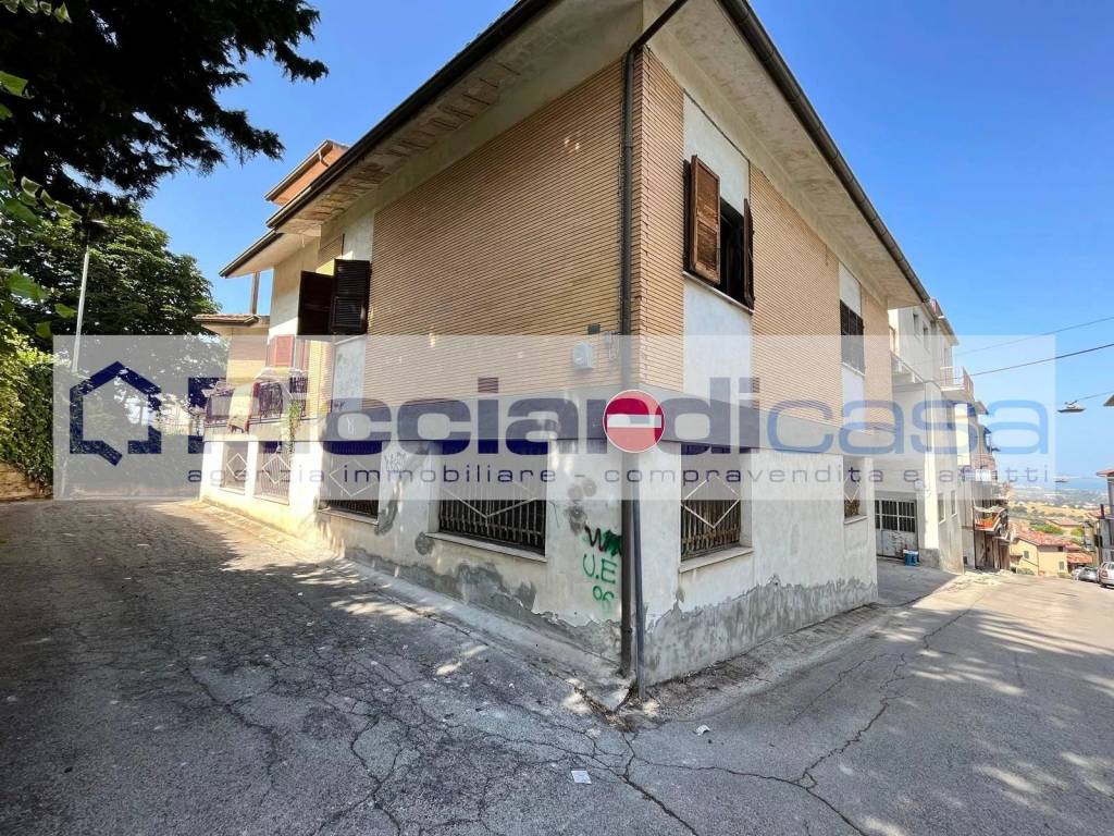 Casa Indipendente in vendita a Monte Urano via Adriatico 3.