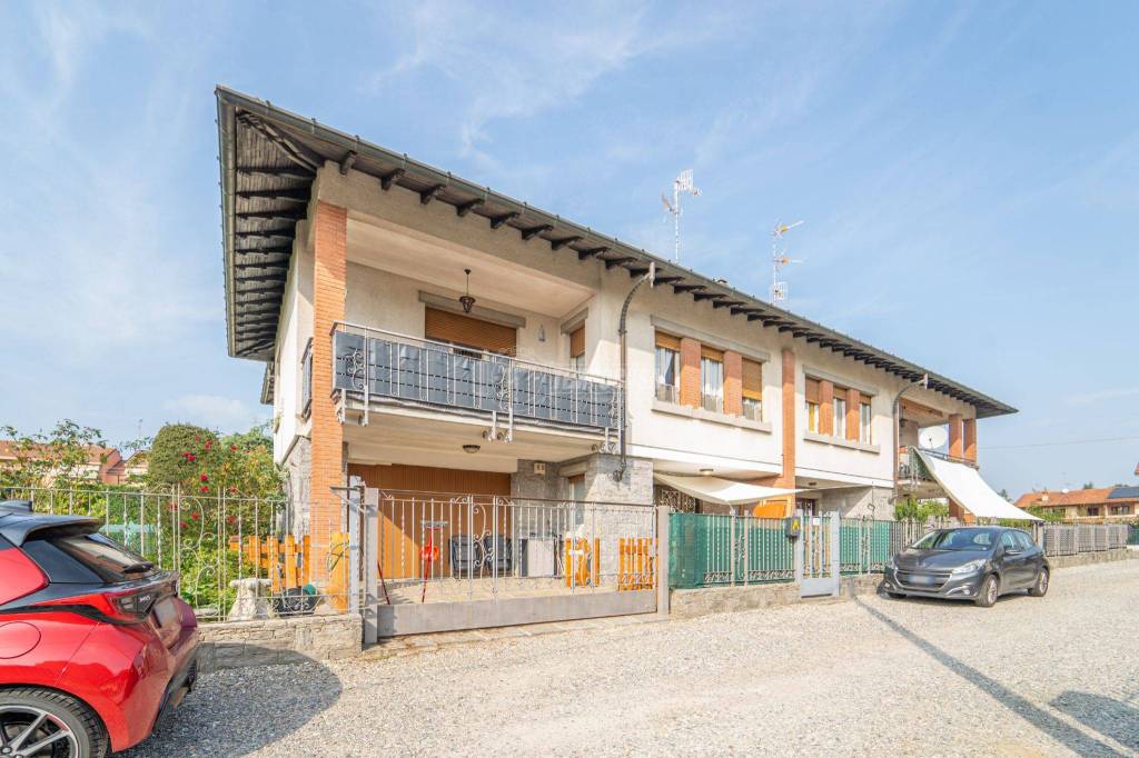 Villa Bifamiliare in vendita a Oggiona con Santo Stefano bonacalza 104
