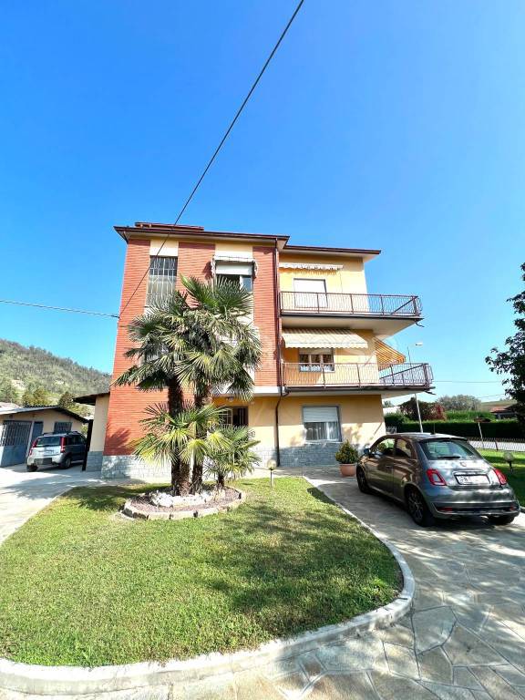 Appartamento in vendita a Vezza d'Alba regione Mombello, 1
