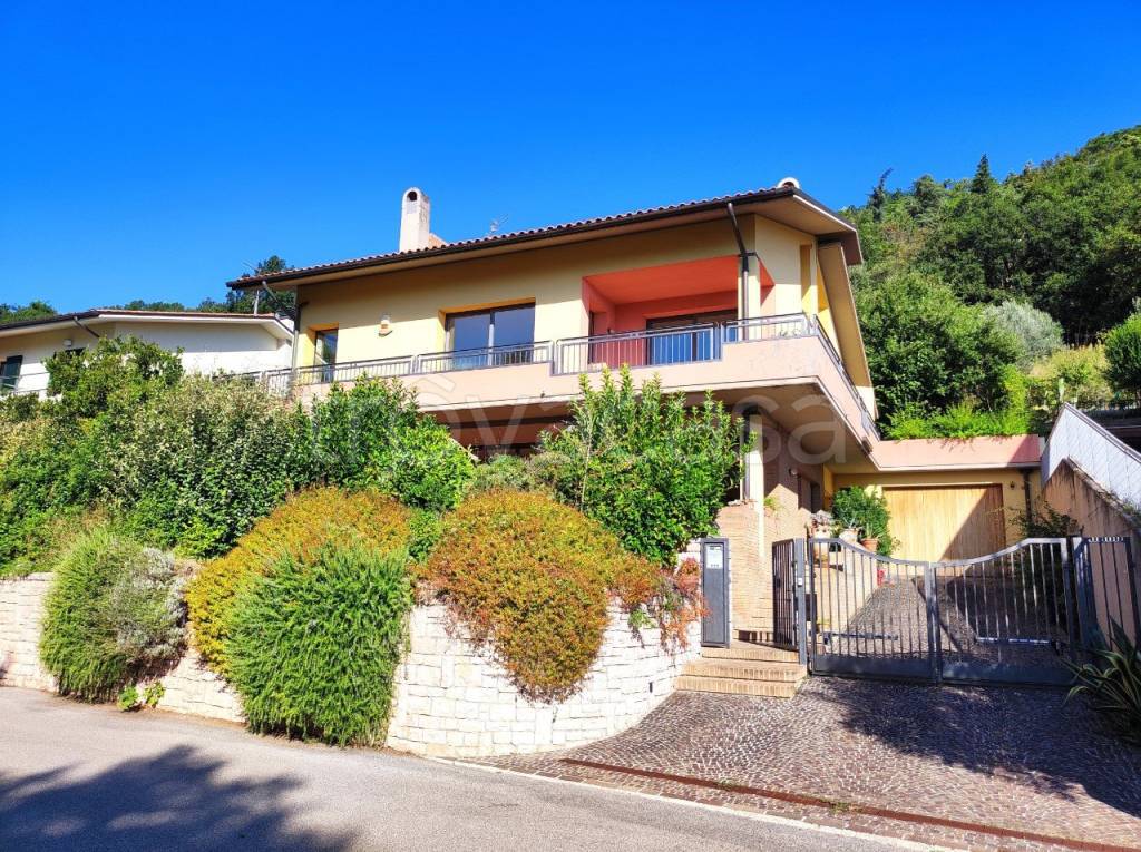 Villa in vendita a Fossombrone via gino barcelli, 18